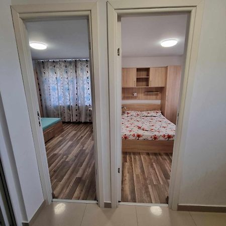 Apartament Cu 2 Dormitoare - Madalina Corabia Ngoại thất bức ảnh
