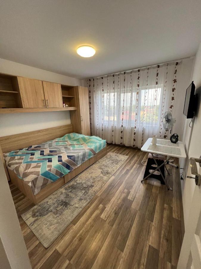 Apartament Cu 2 Dormitoare - Madalina Corabia Ngoại thất bức ảnh