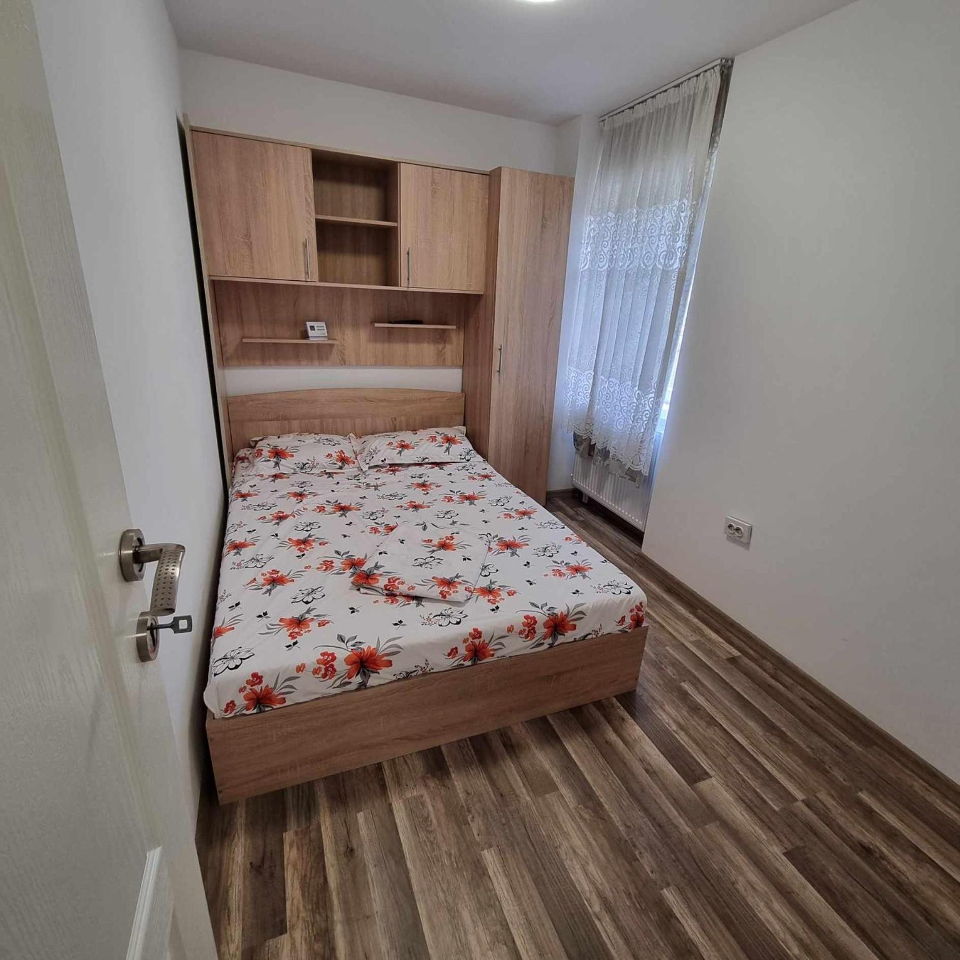 Apartament Cu 2 Dormitoare - Madalina Corabia Ngoại thất bức ảnh